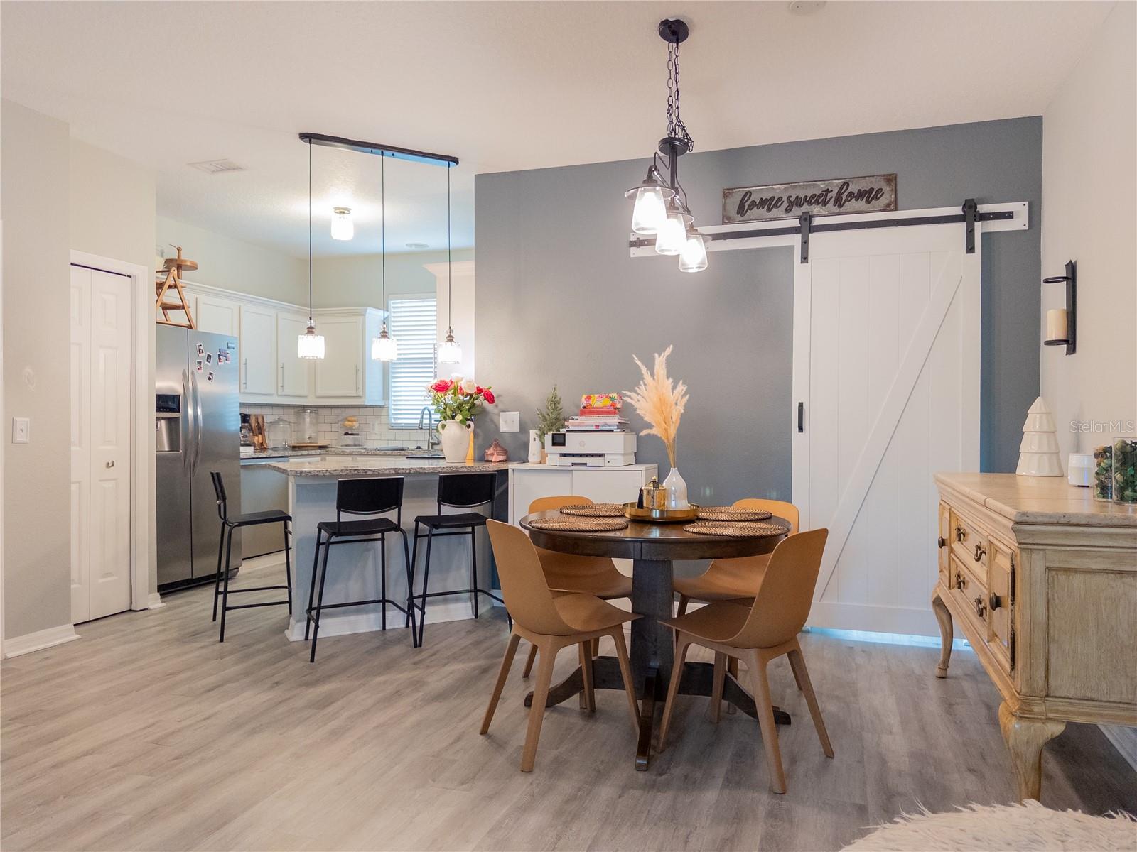 Listing photo id 6 for 12408 Country White Circle