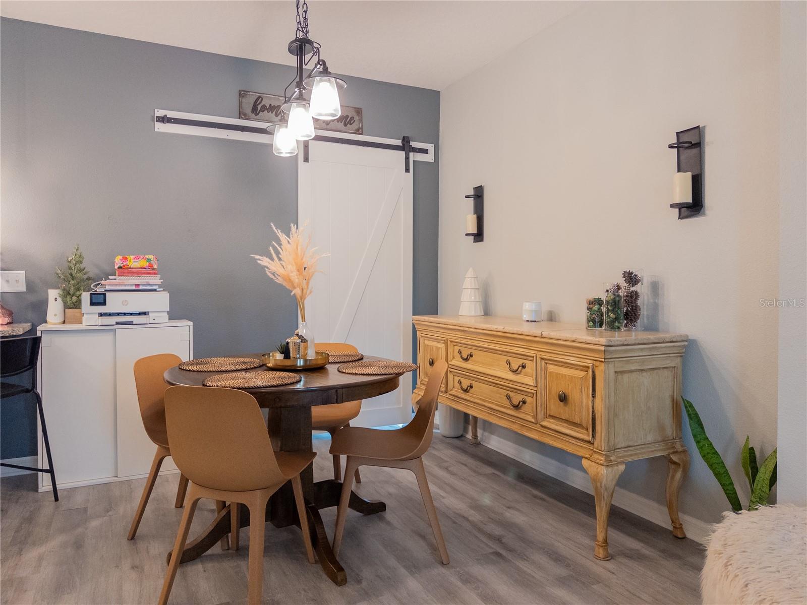 Listing photo id 7 for 12408 Country White Circle