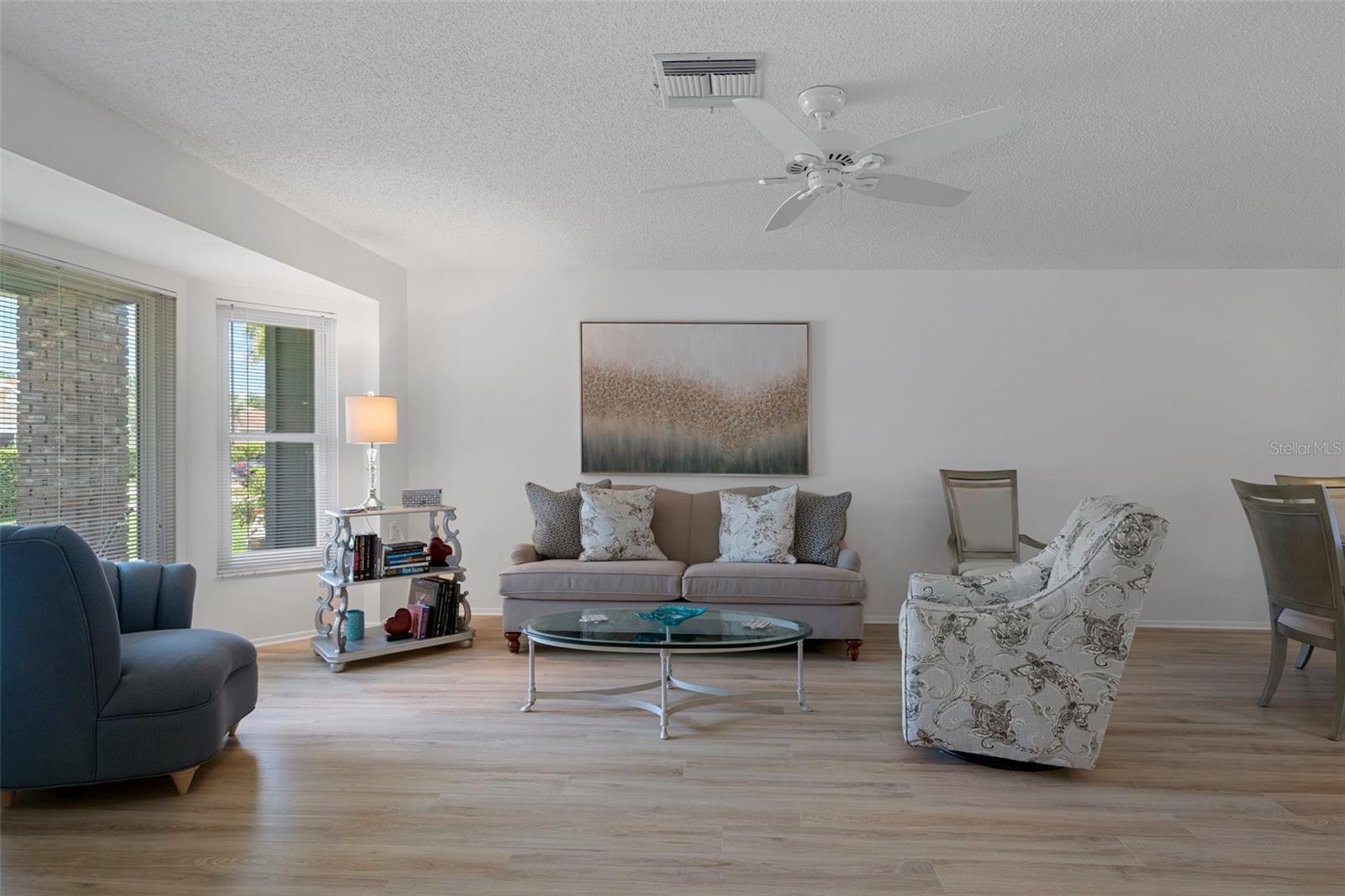 Listing photo id 11 for 7175 Bottle Brush Drive