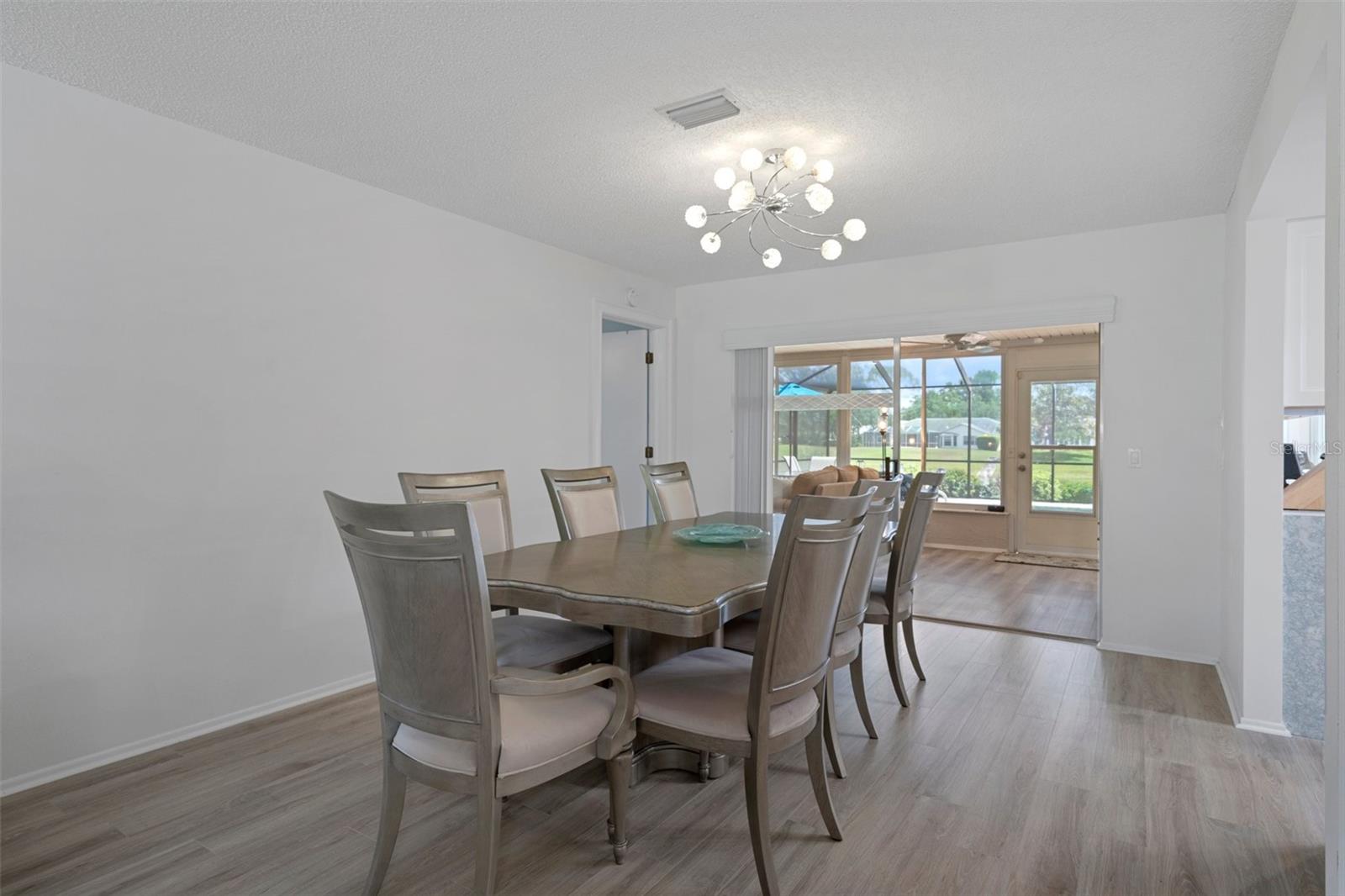 Listing photo id 14 for 7175 Bottle Brush Drive