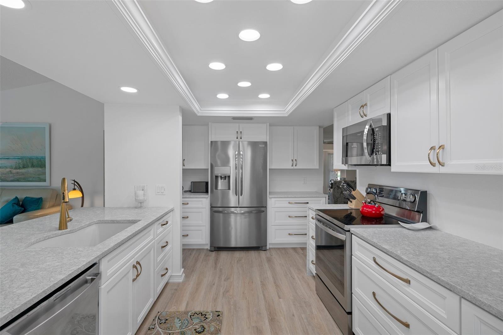 Listing photo id 19 for 7175 Bottle Brush Drive