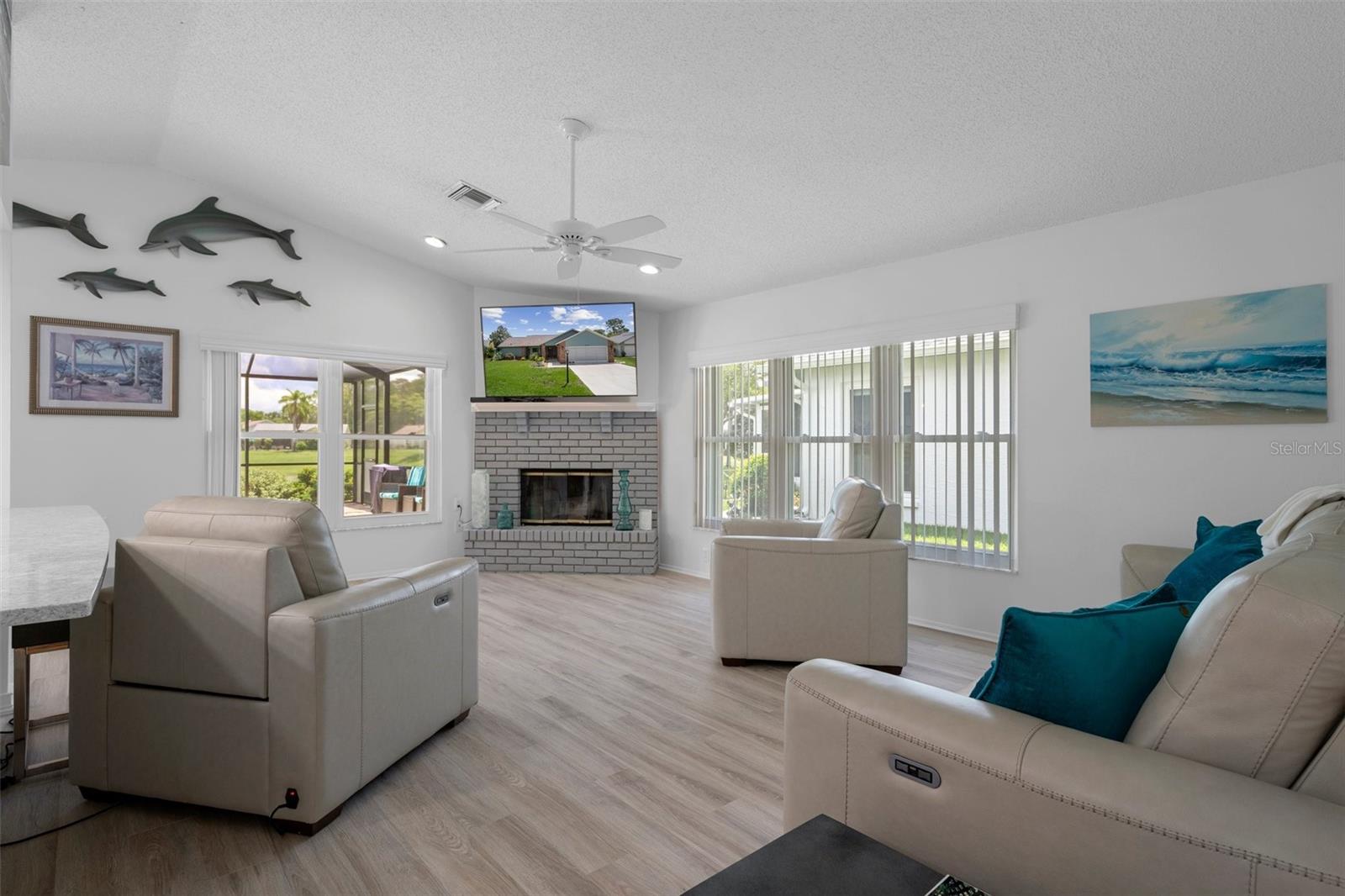 Listing photo id 23 for 7175 Bottle Brush Drive