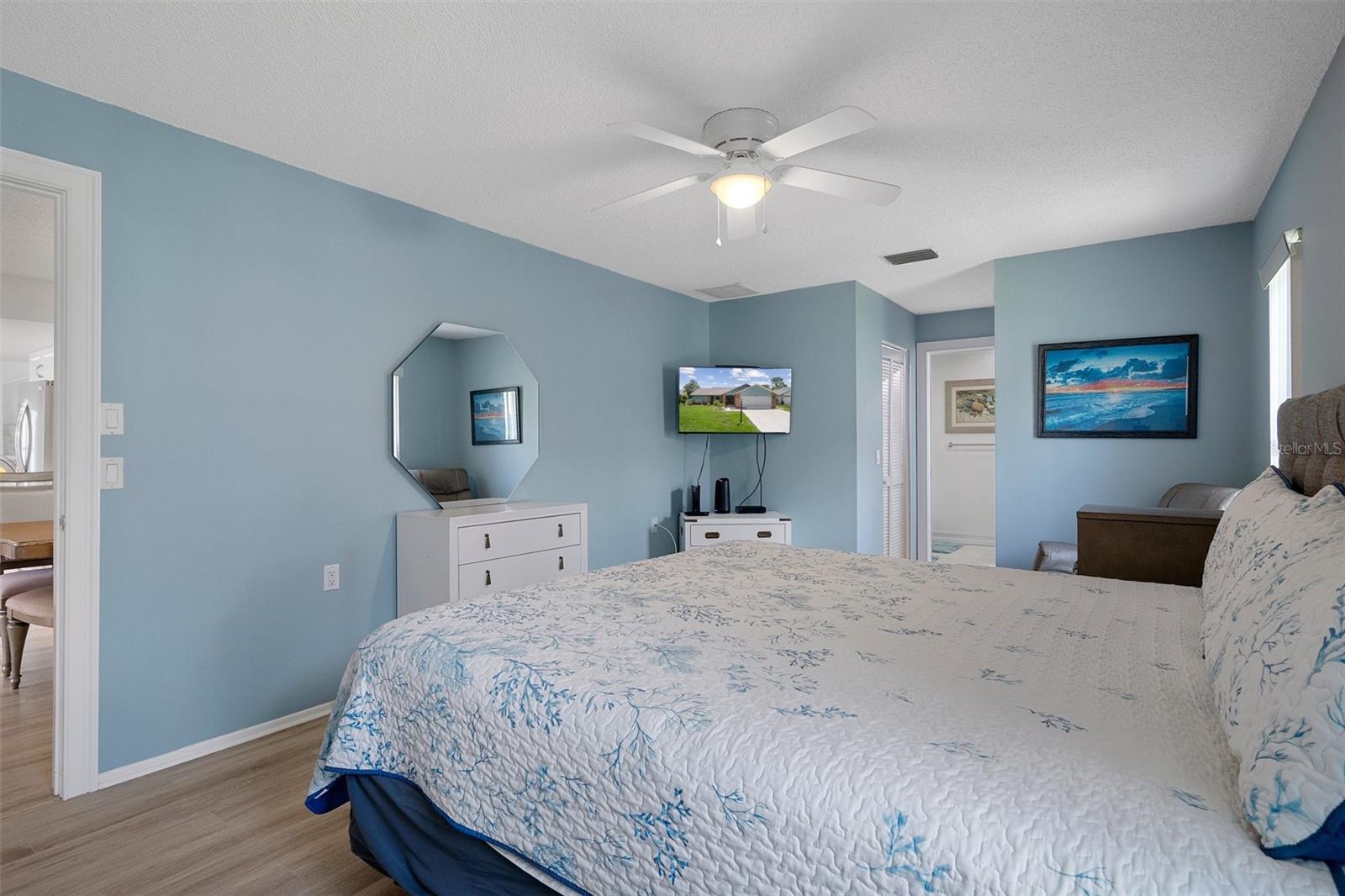 Listing photo id 31 for 7175 Bottle Brush Drive