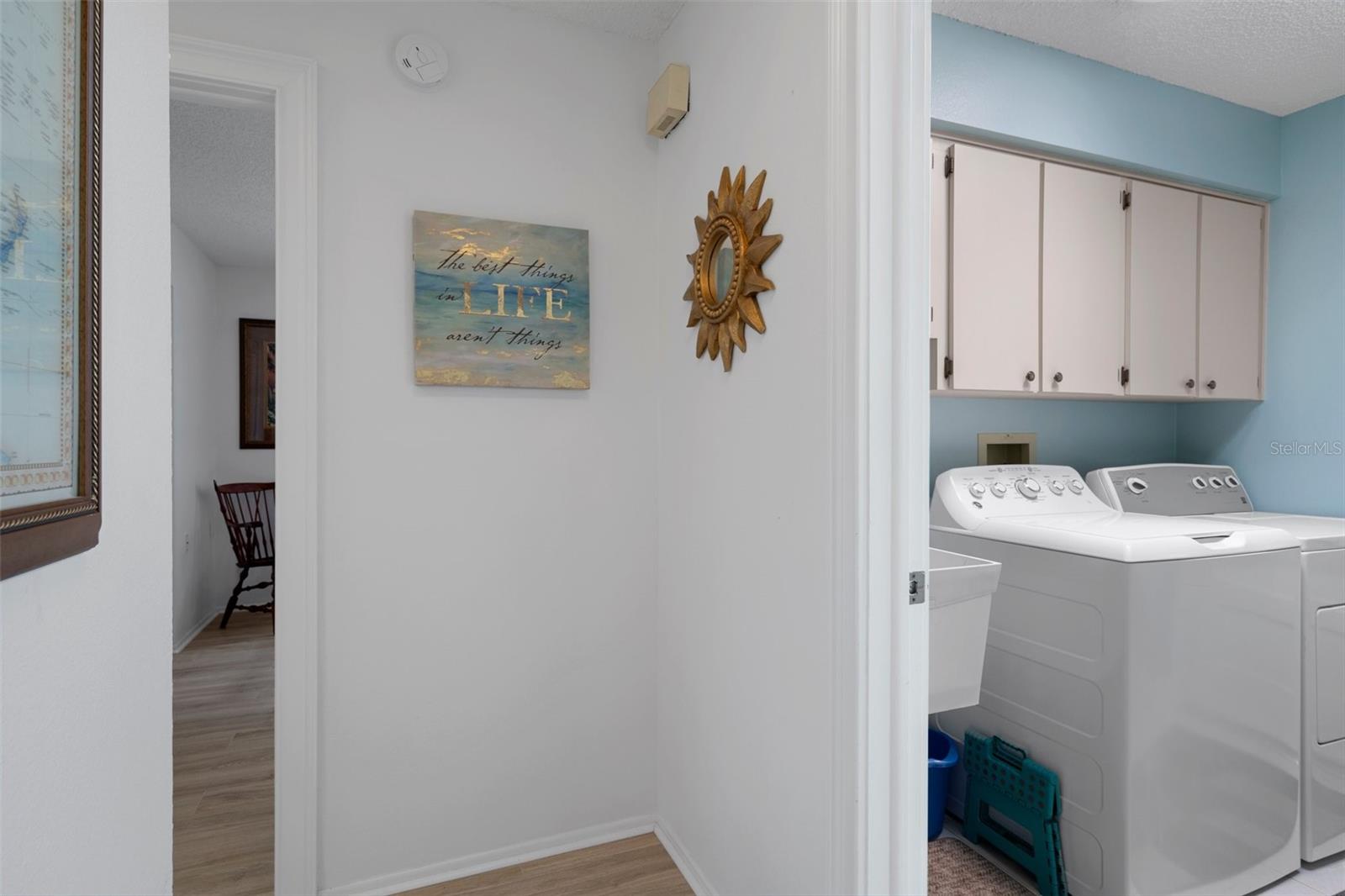 Listing photo id 40 for 7175 Bottle Brush Drive