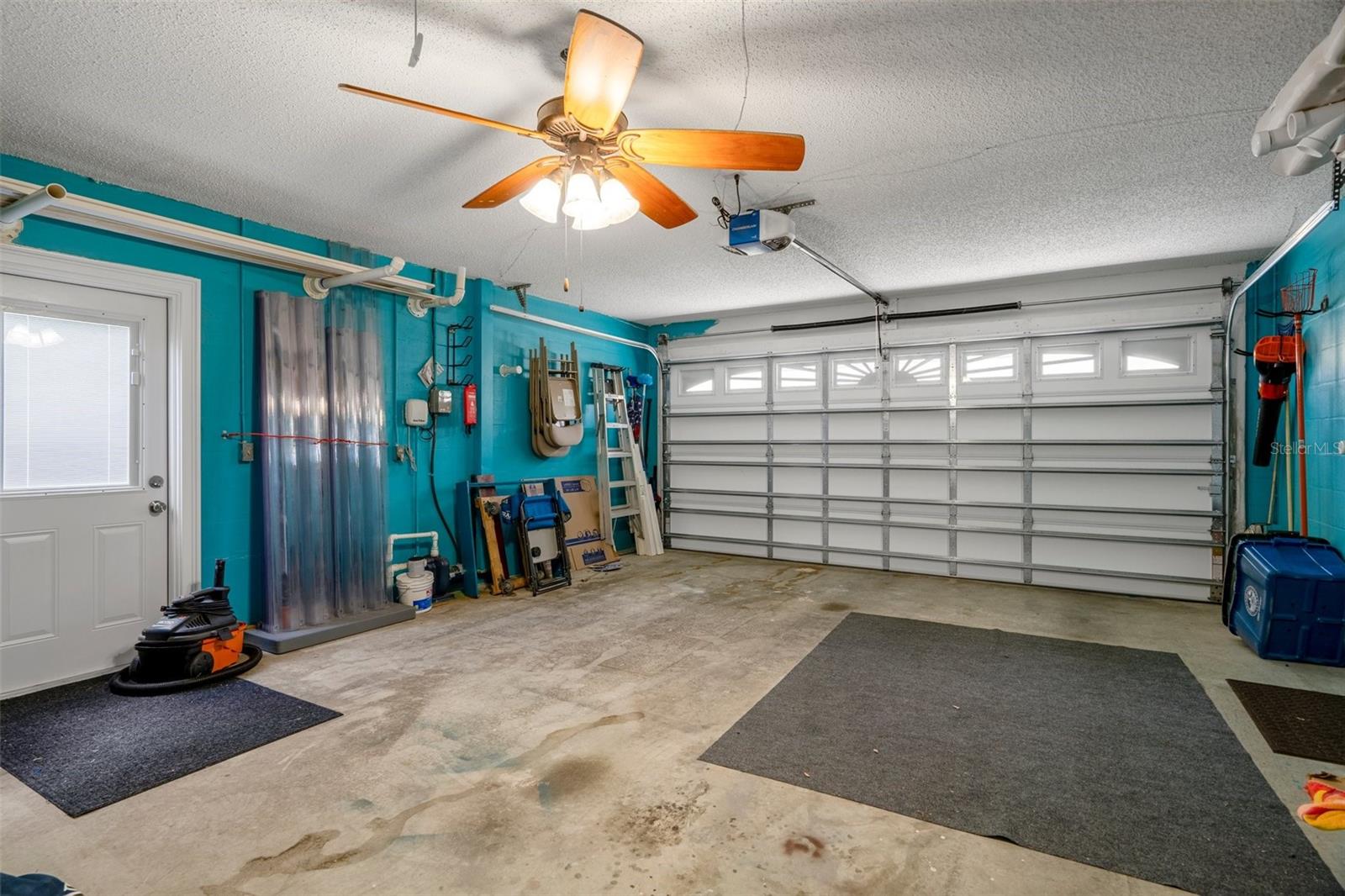 Listing photo id 48 for 7175 Bottle Brush Drive