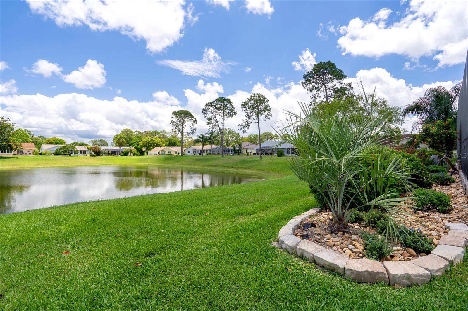 Listing photo id 57 for 7175 Bottle Brush Drive