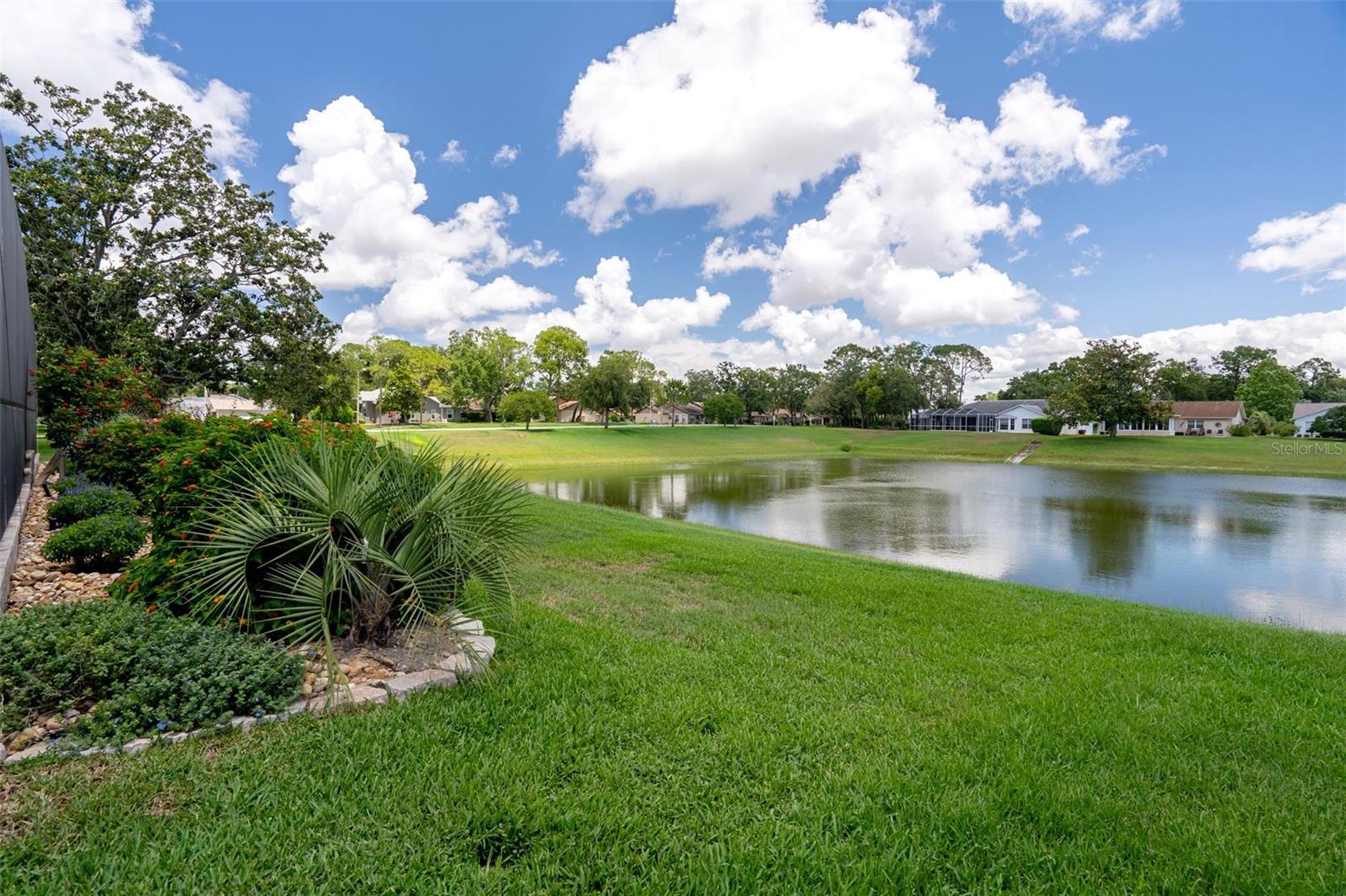 Listing photo id 58 for 7175 Bottle Brush Drive