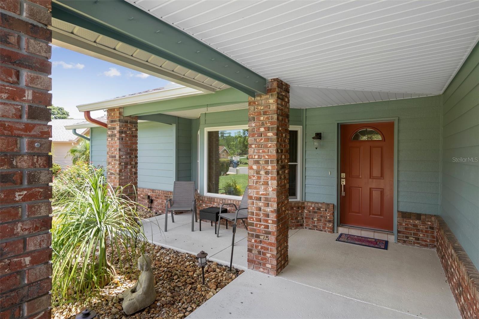 Listing photo id 7 for 7175 Bottle Brush Drive