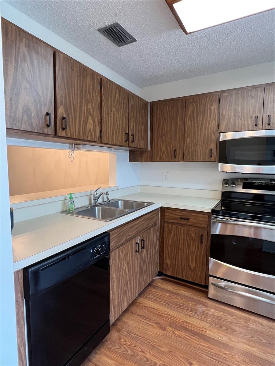 Image 2 of 13 For 2852 Forrestal Court