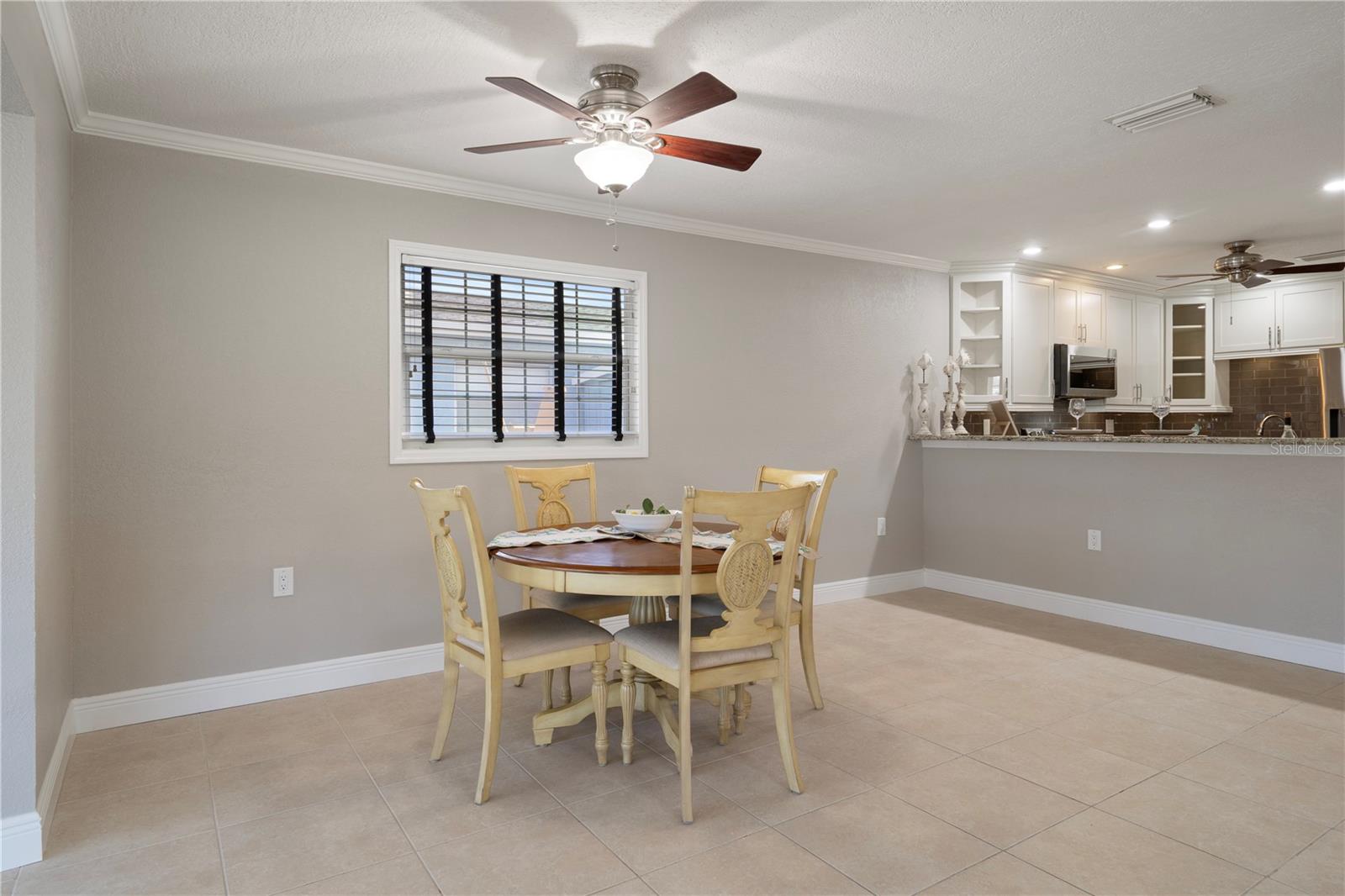 Listing photo id 8 for 5045 Pelican Drive