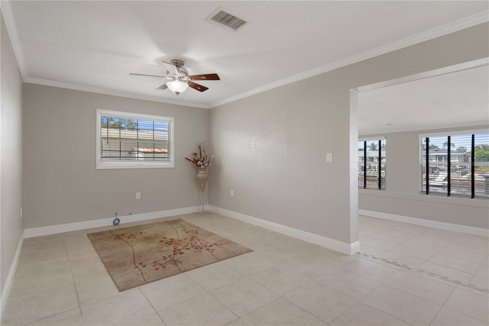 Listing photo id 9 for 5045 Pelican Drive