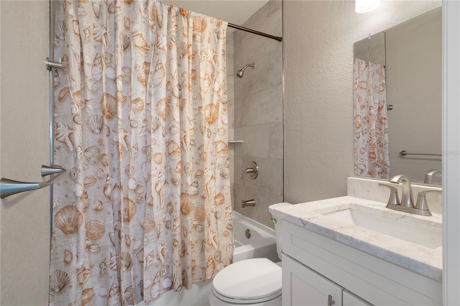 Listing photo id 13 for 5045 Pelican Drive