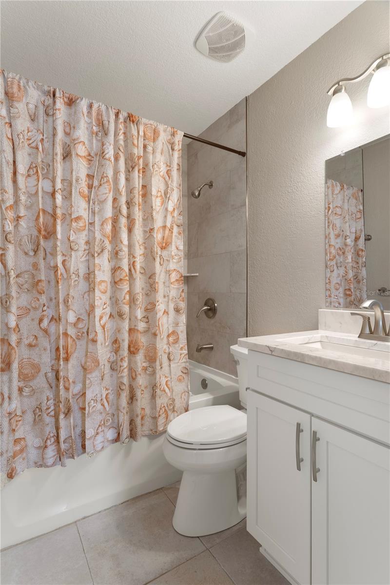 Listing photo id 14 for 5045 Pelican Drive