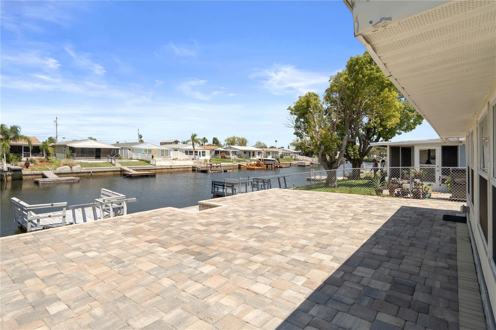 Listing photo id 21 for 5045 Pelican Drive