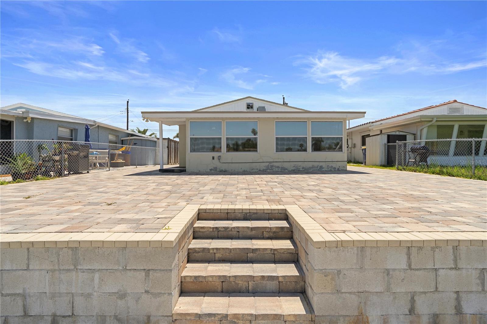 Listing photo id 22 for 5045 Pelican Drive
