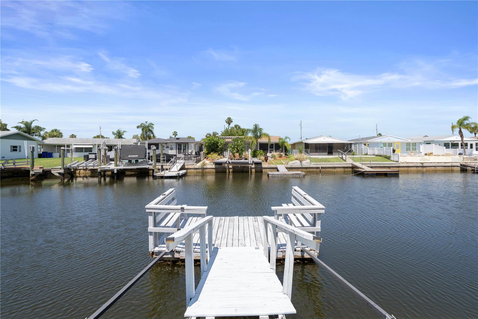 Listing photo id 24 for 5045 Pelican Drive