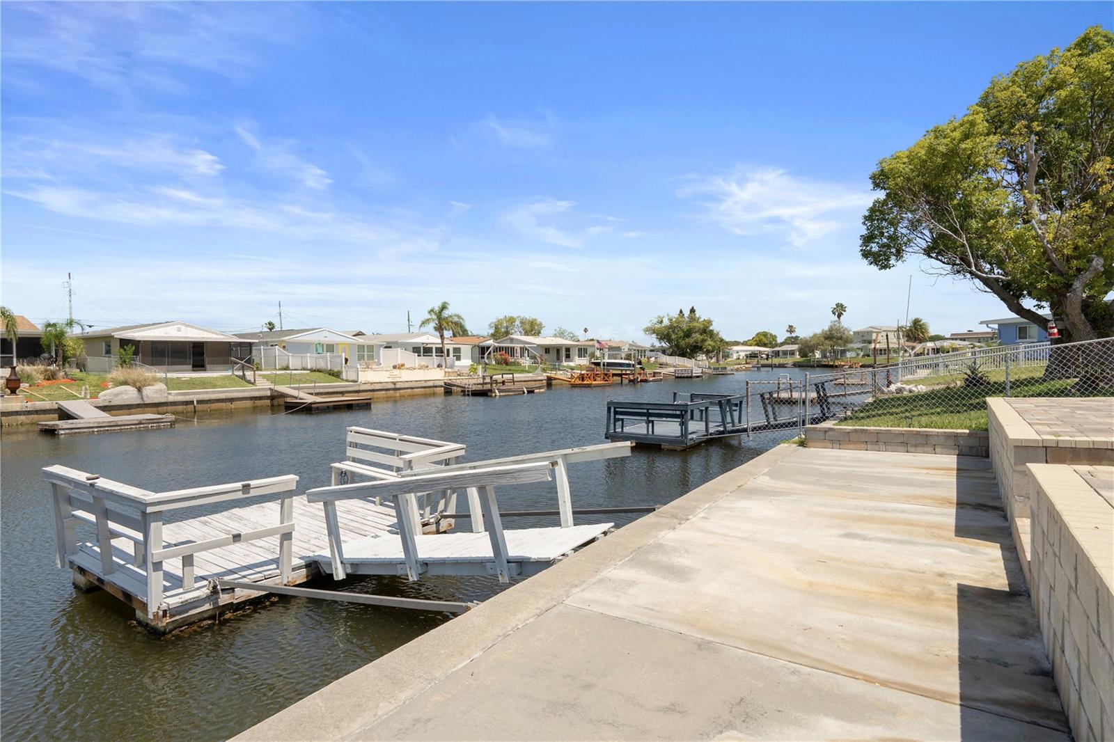 Listing photo id 25 for 5045 Pelican Drive