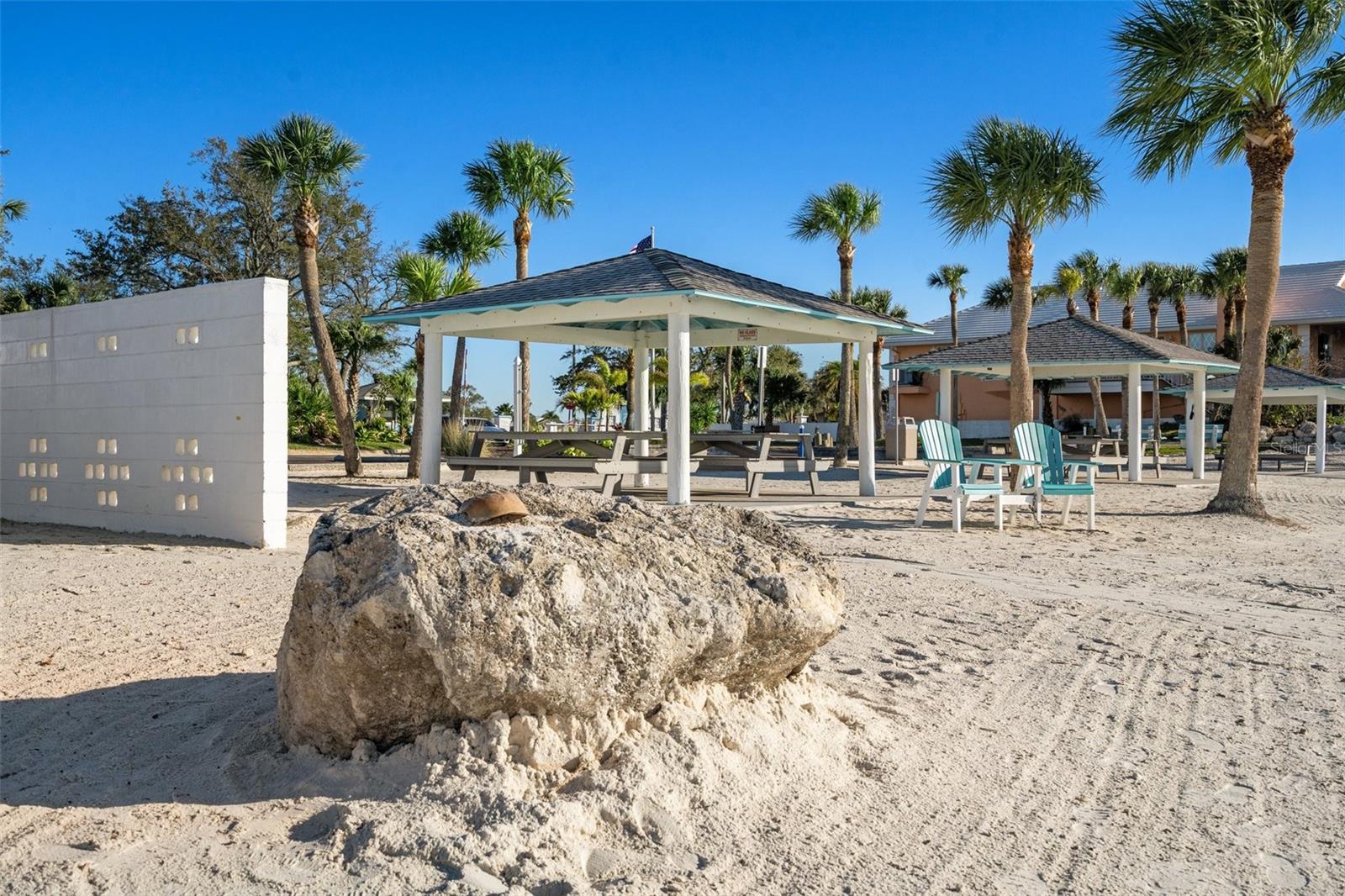 Listing photo id 28 for 5045 Pelican Drive