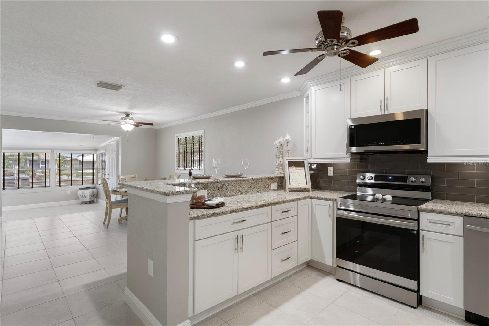 Listing photo id 4 for 5045 Pelican Drive