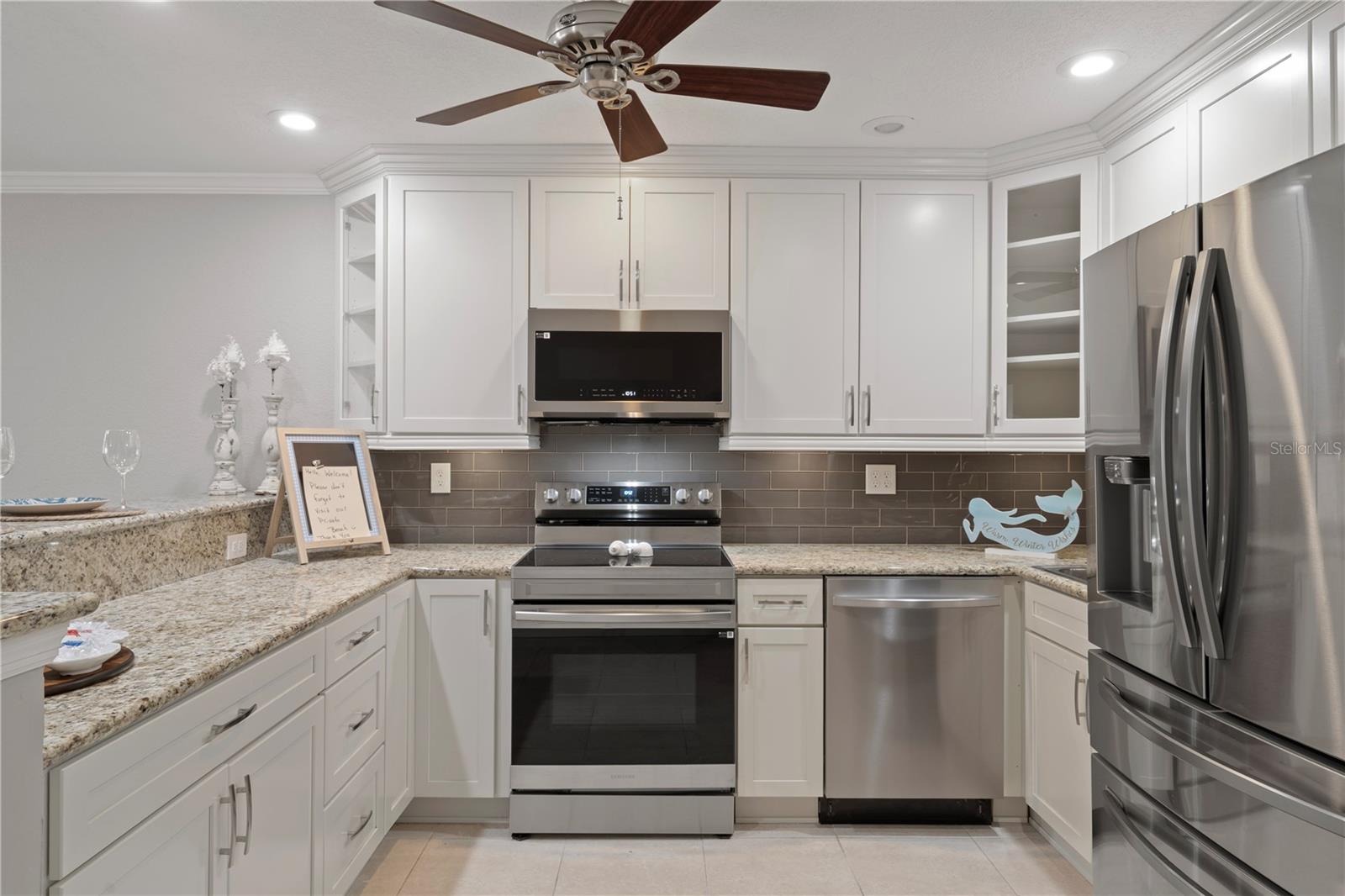 Listing photo id 5 for 5045 Pelican Drive