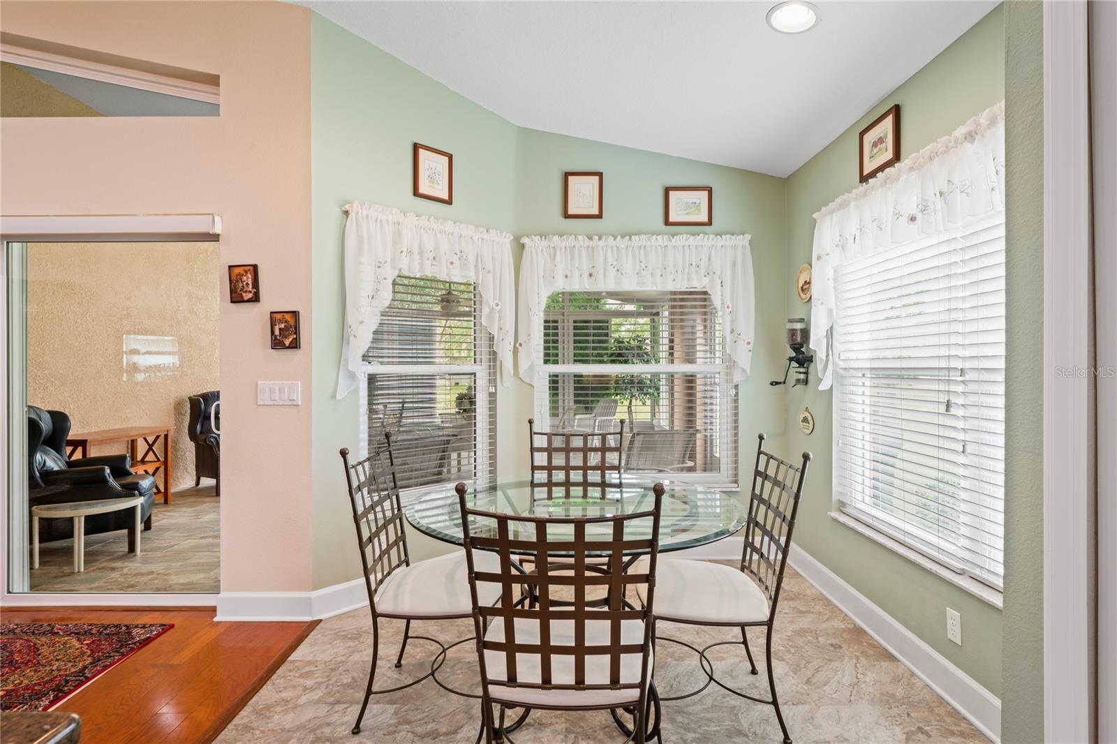 Listing photo id 13 for 12071 Wexford Boulevard