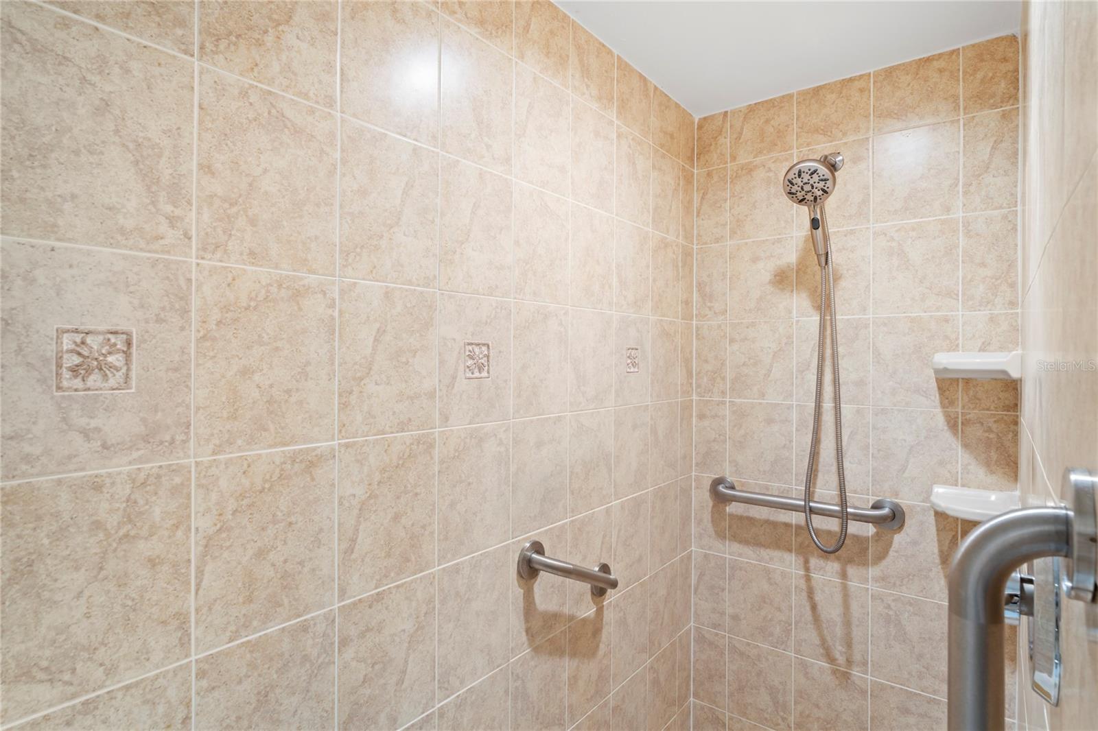 Listing photo id 28 for 12071 Wexford Boulevard