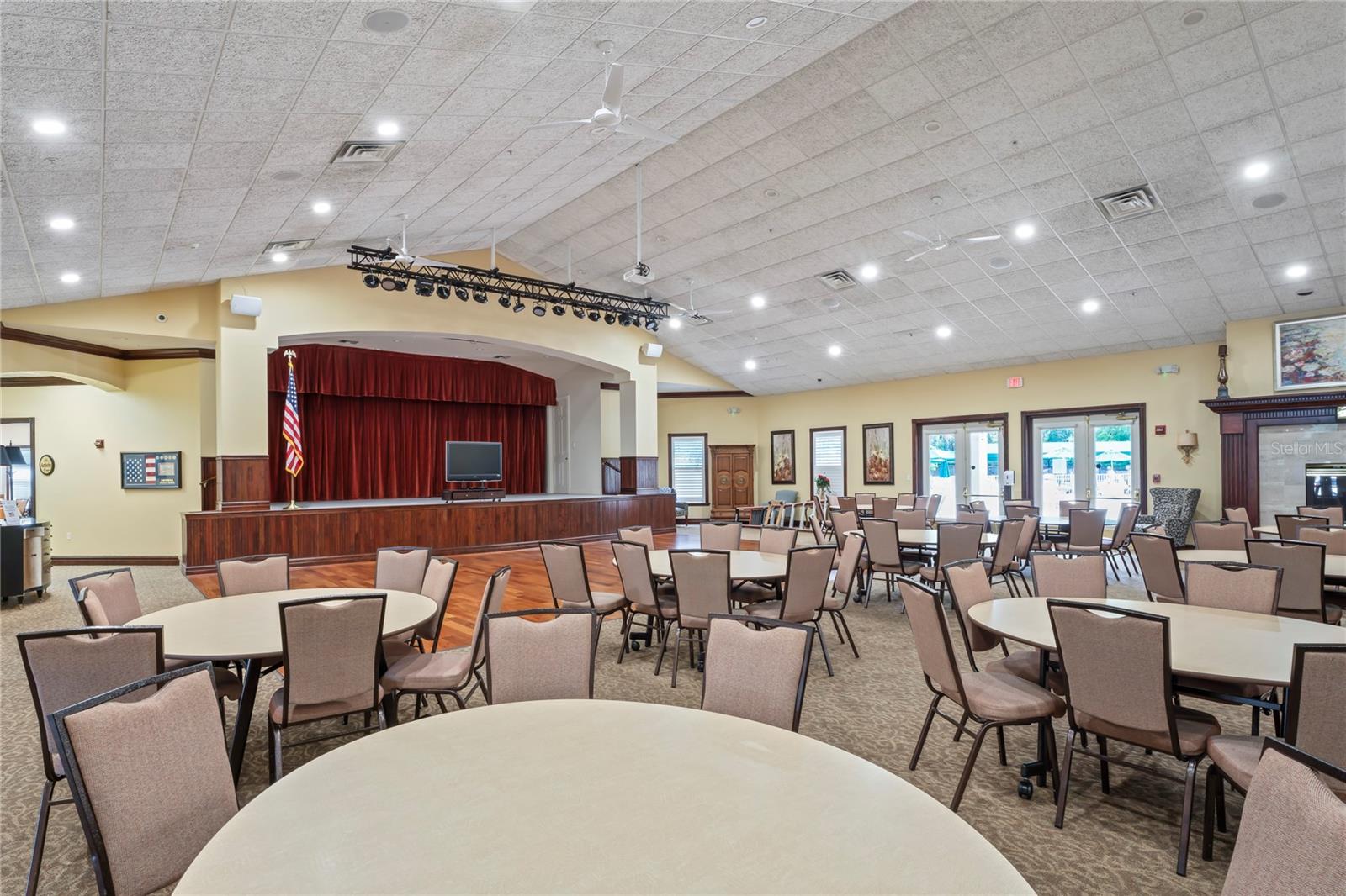 Listing photo id 79 for 12071 Wexford Boulevard