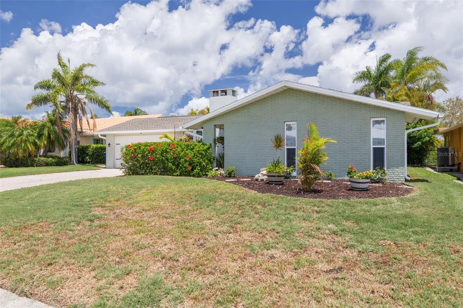Listing photo id 8 for 4917 Marlin Drive