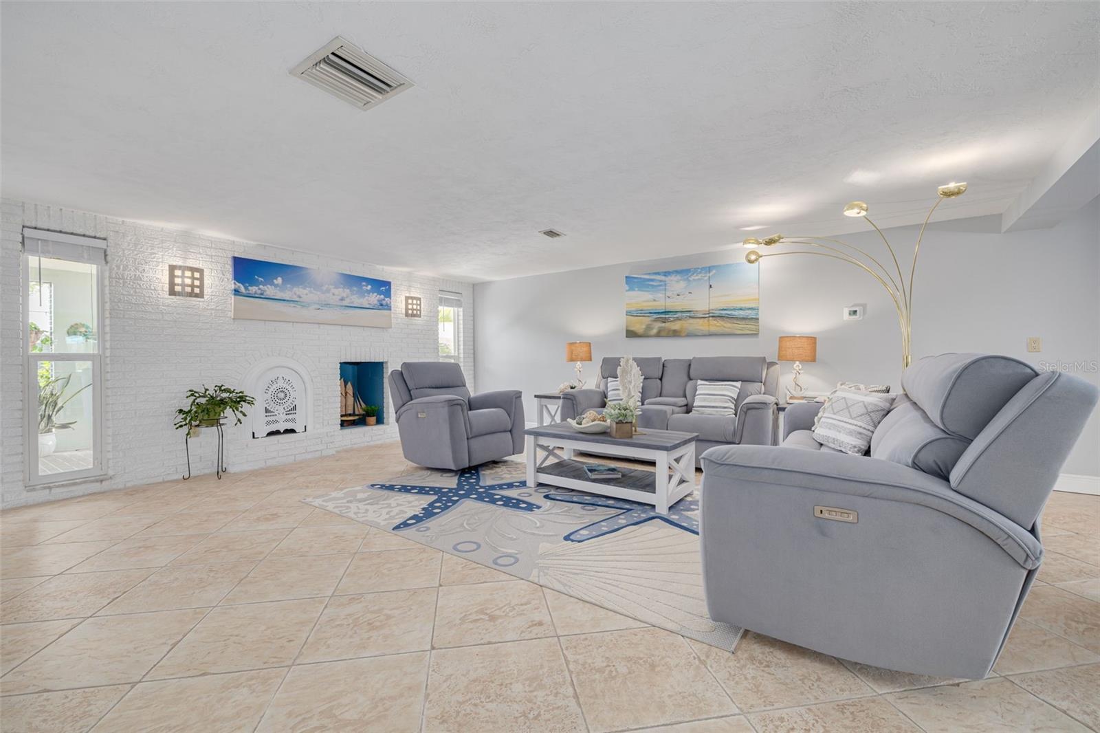 Listing photo id 11 for 4917 Marlin Drive