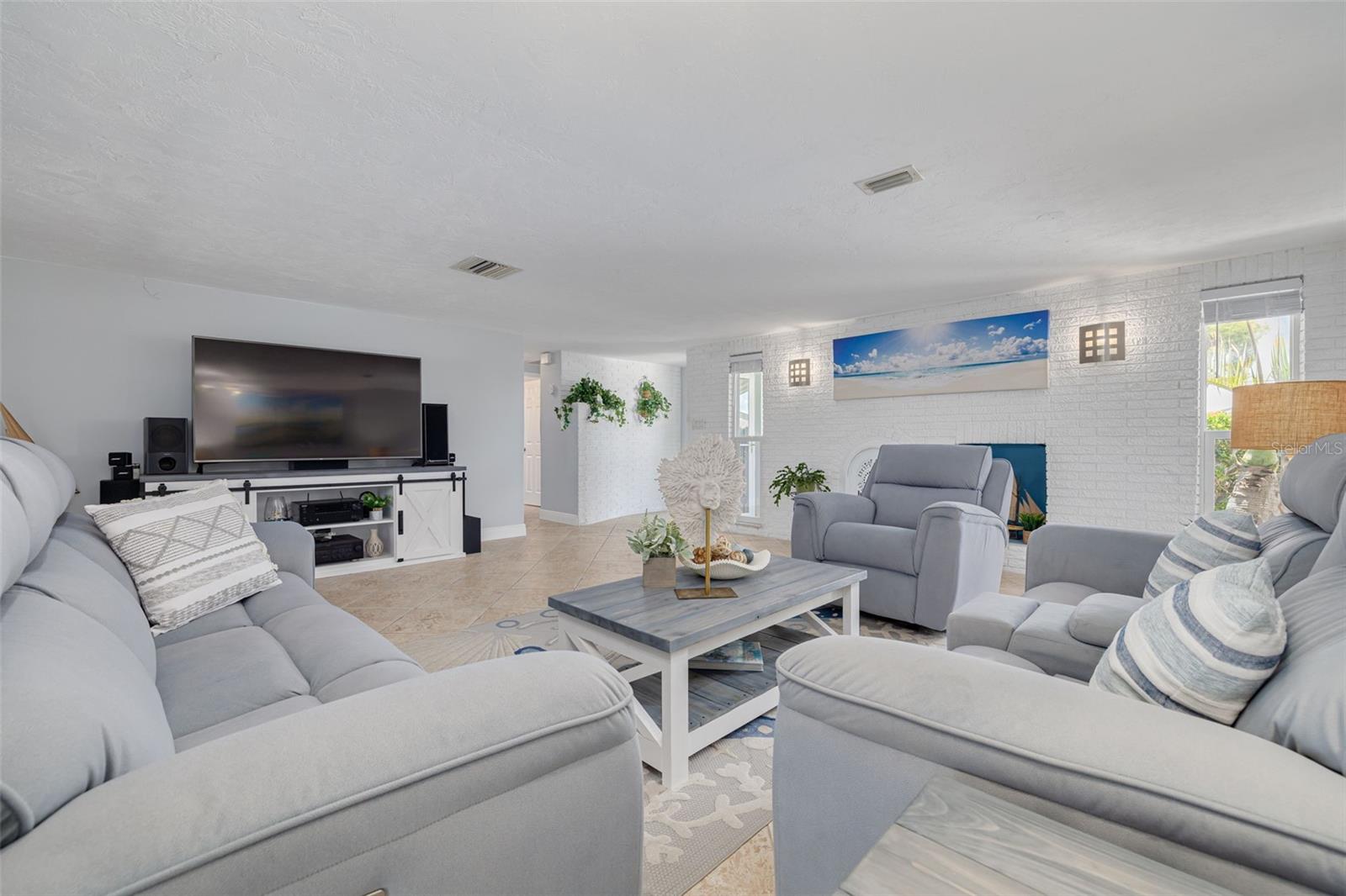 Listing photo id 12 for 4917 Marlin Drive