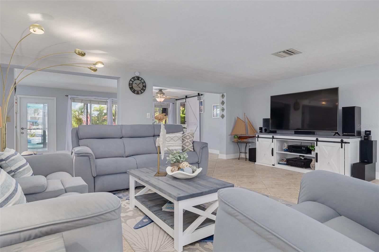 Listing photo id 13 for 4917 Marlin Drive
