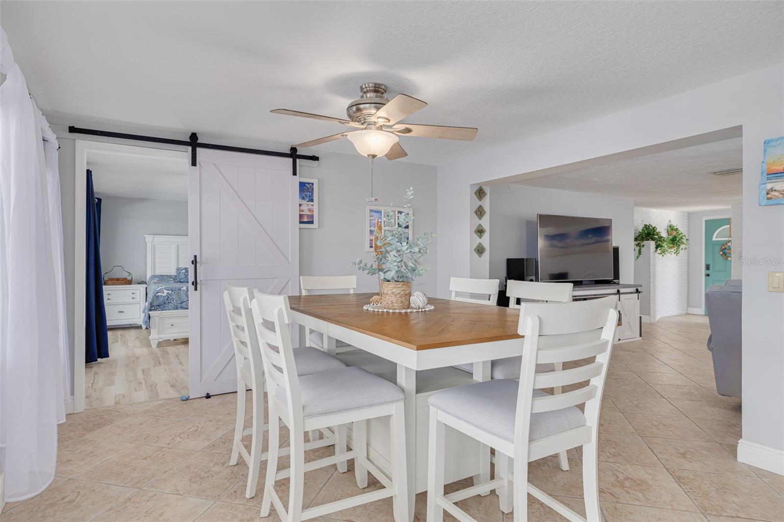 Listing photo id 14 for 4917 Marlin Drive