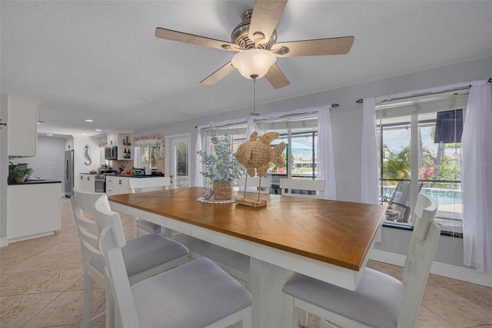 Listing photo id 15 for 4917 Marlin Drive