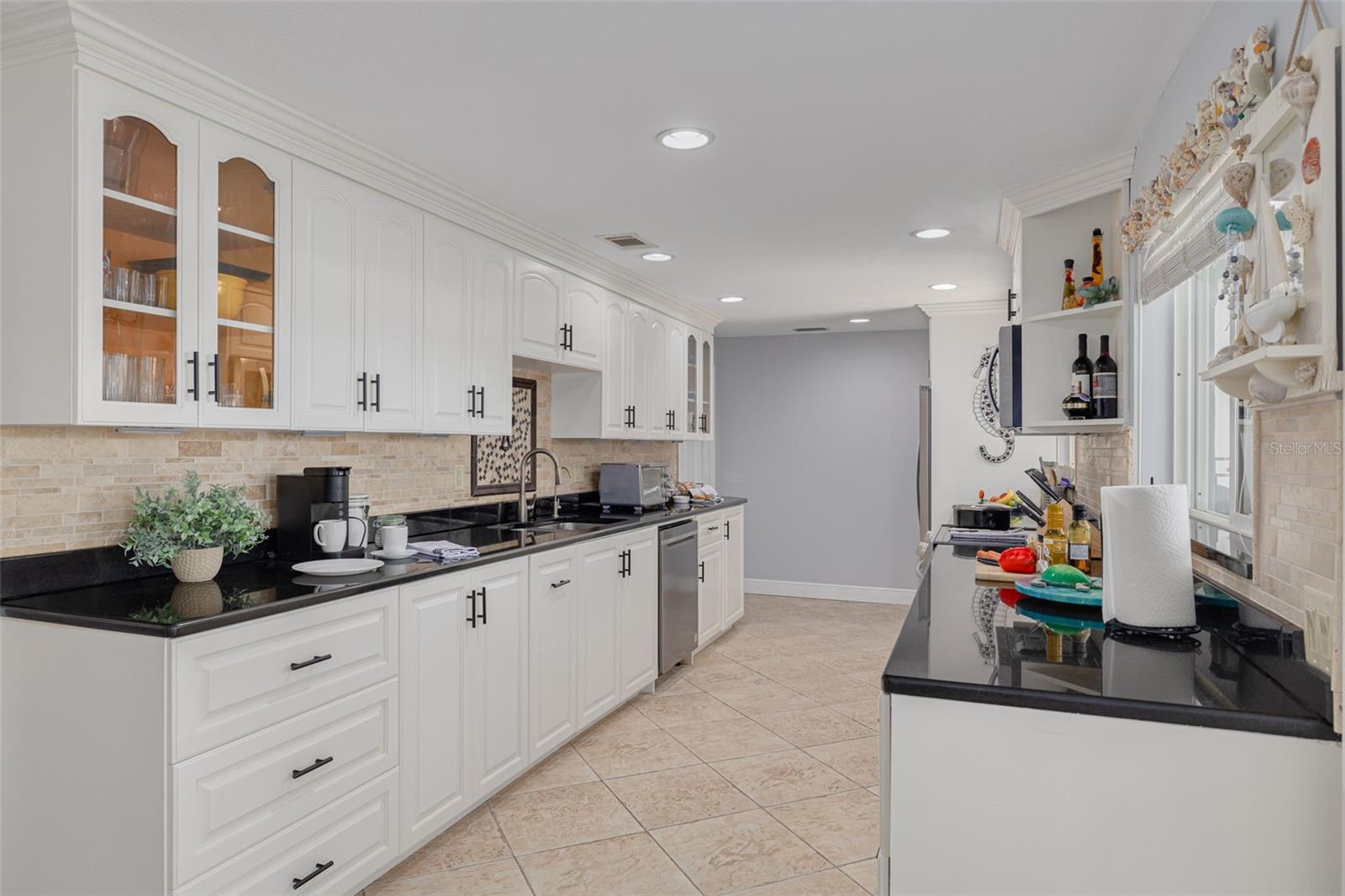 Listing photo id 16 for 4917 Marlin Drive