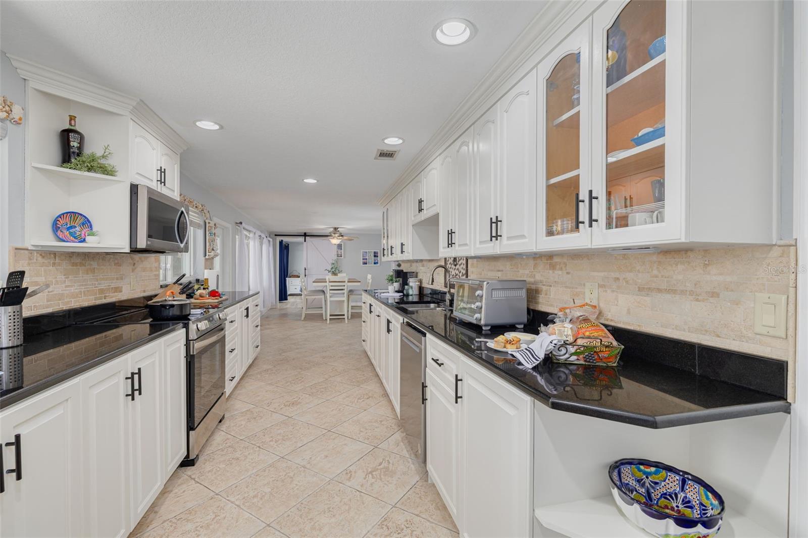 Listing photo id 17 for 4917 Marlin Drive