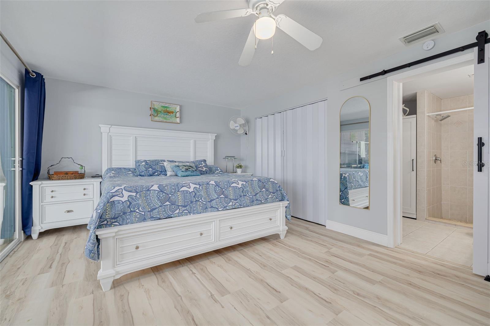 Listing photo id 19 for 4917 Marlin Drive
