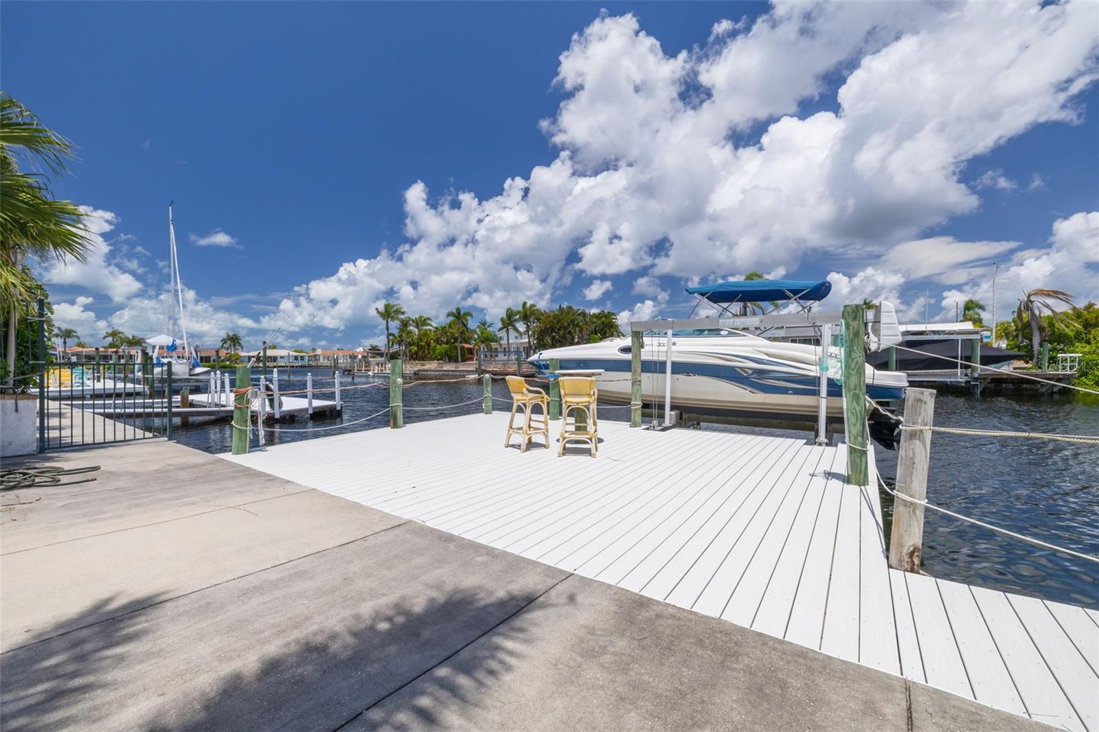 Listing photo id 21 for 4917 Marlin Drive