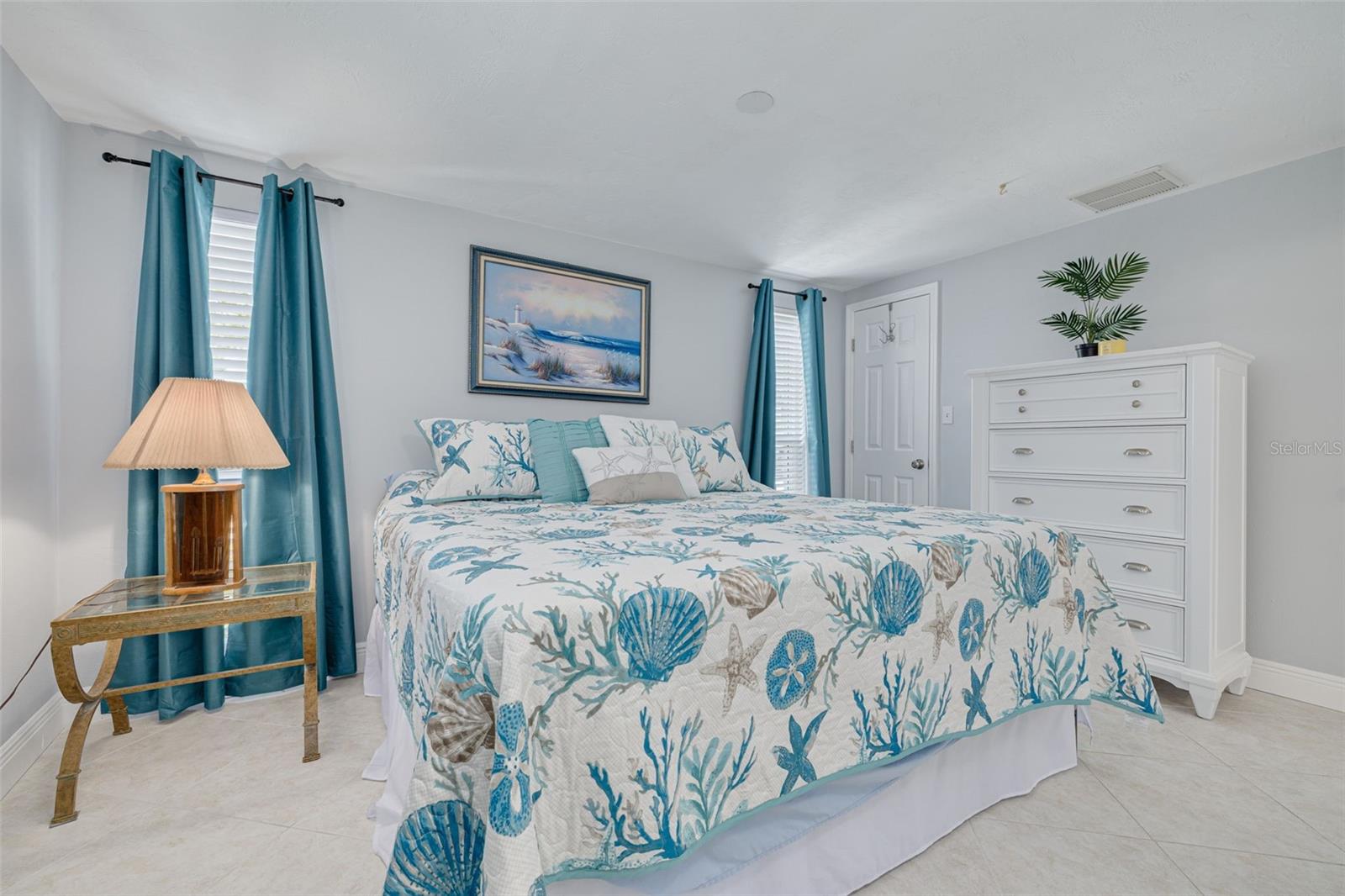 Listing photo id 28 for 4917 Marlin Drive