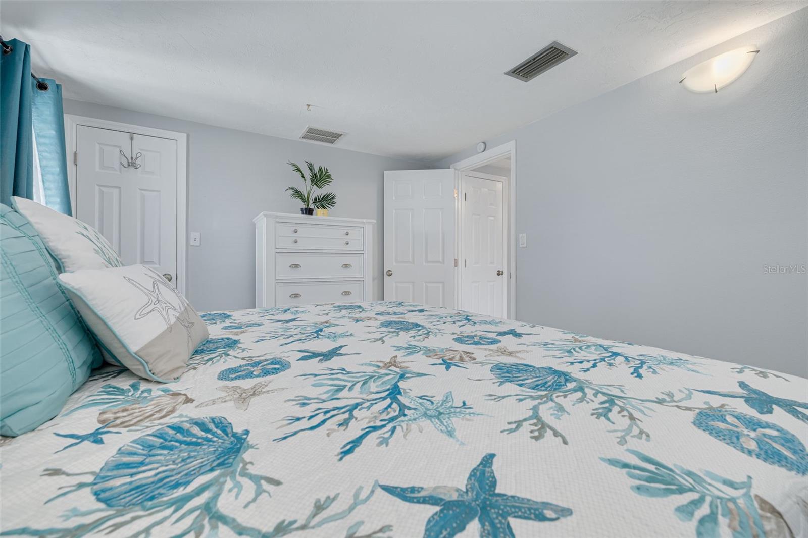 Listing photo id 29 for 4917 Marlin Drive