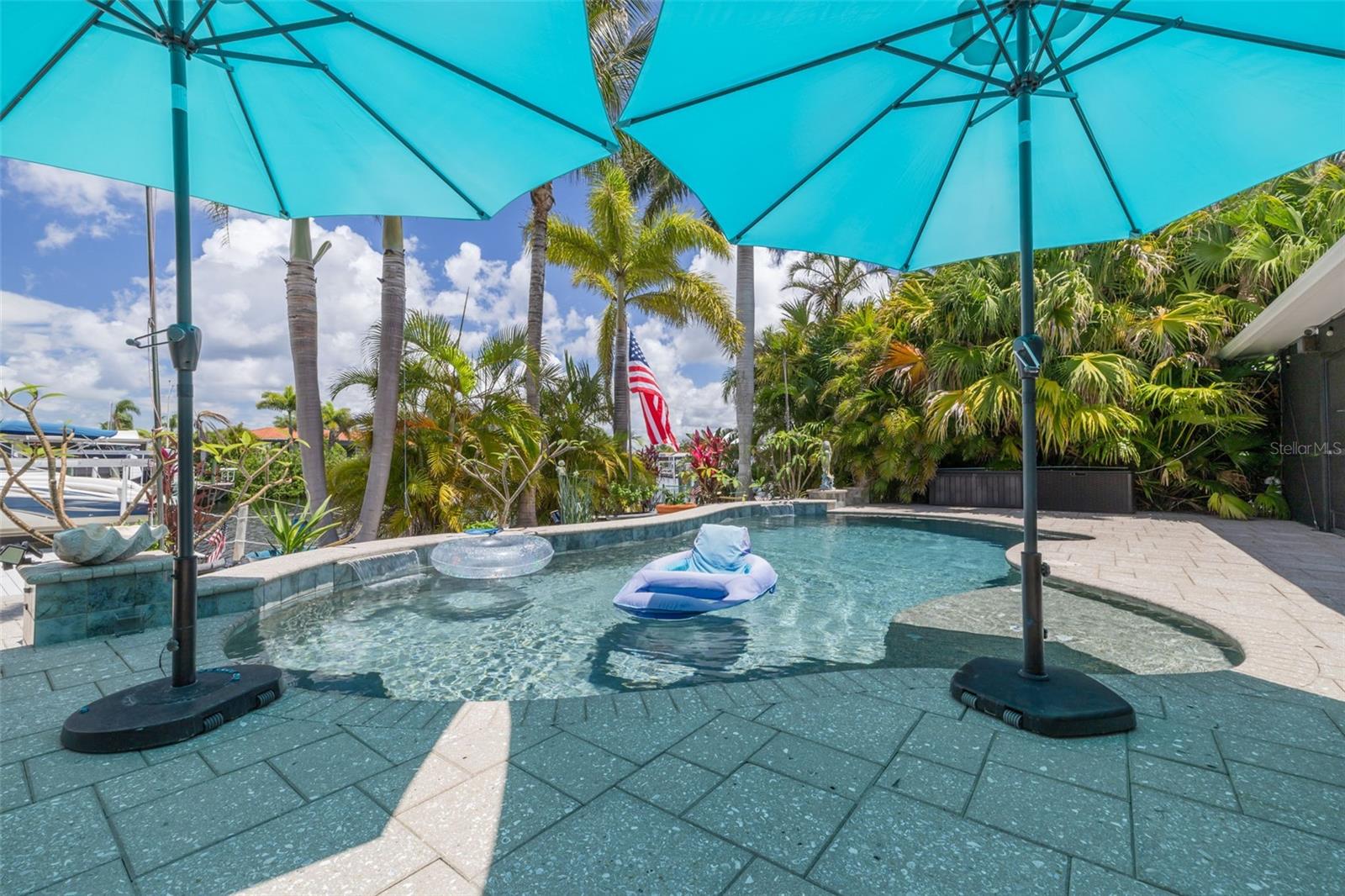 Listing photo id 39 for 4917 Marlin Drive