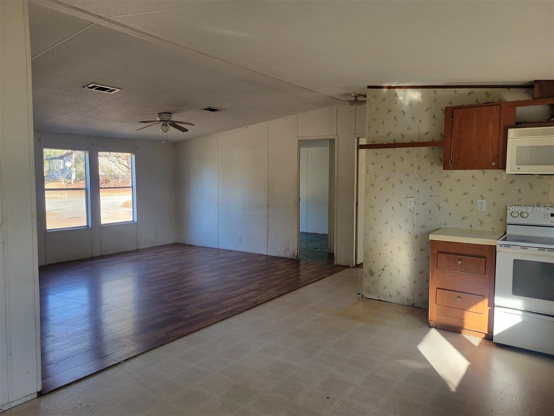 Image 4 of 8 For 5562 Murphy Ct