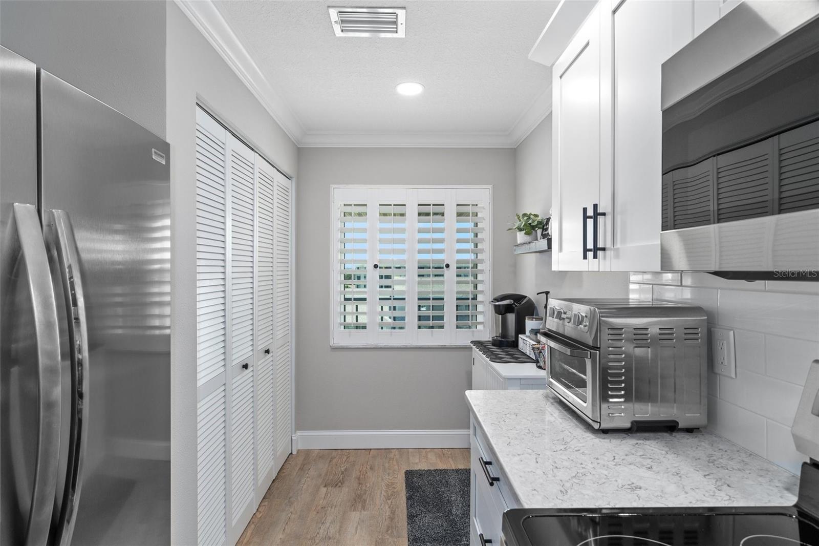 Image 33 of 56 For 8211 Brent Street 843