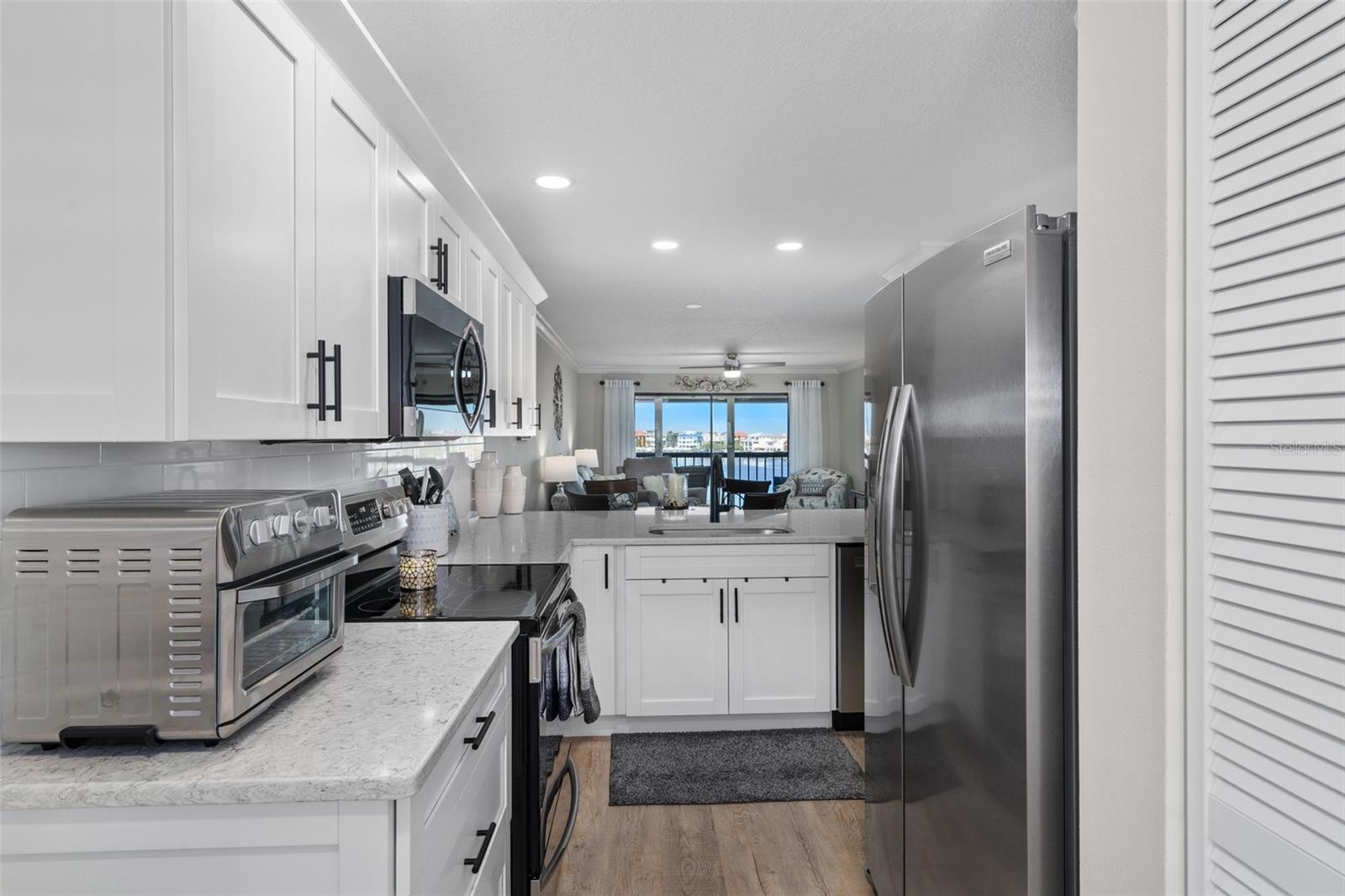 Image 34 of 56 For 8211 Brent Street 843