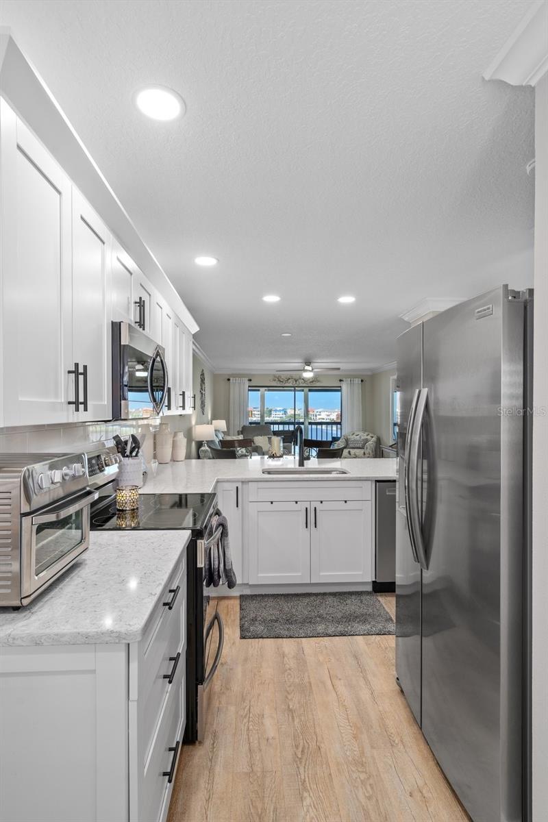 Image 36 of 56 For 8211 Brent Street 843