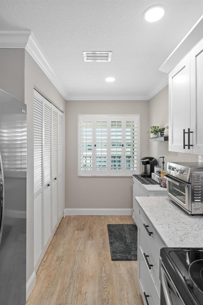 Image 37 of 56 For 8211 Brent Street 843