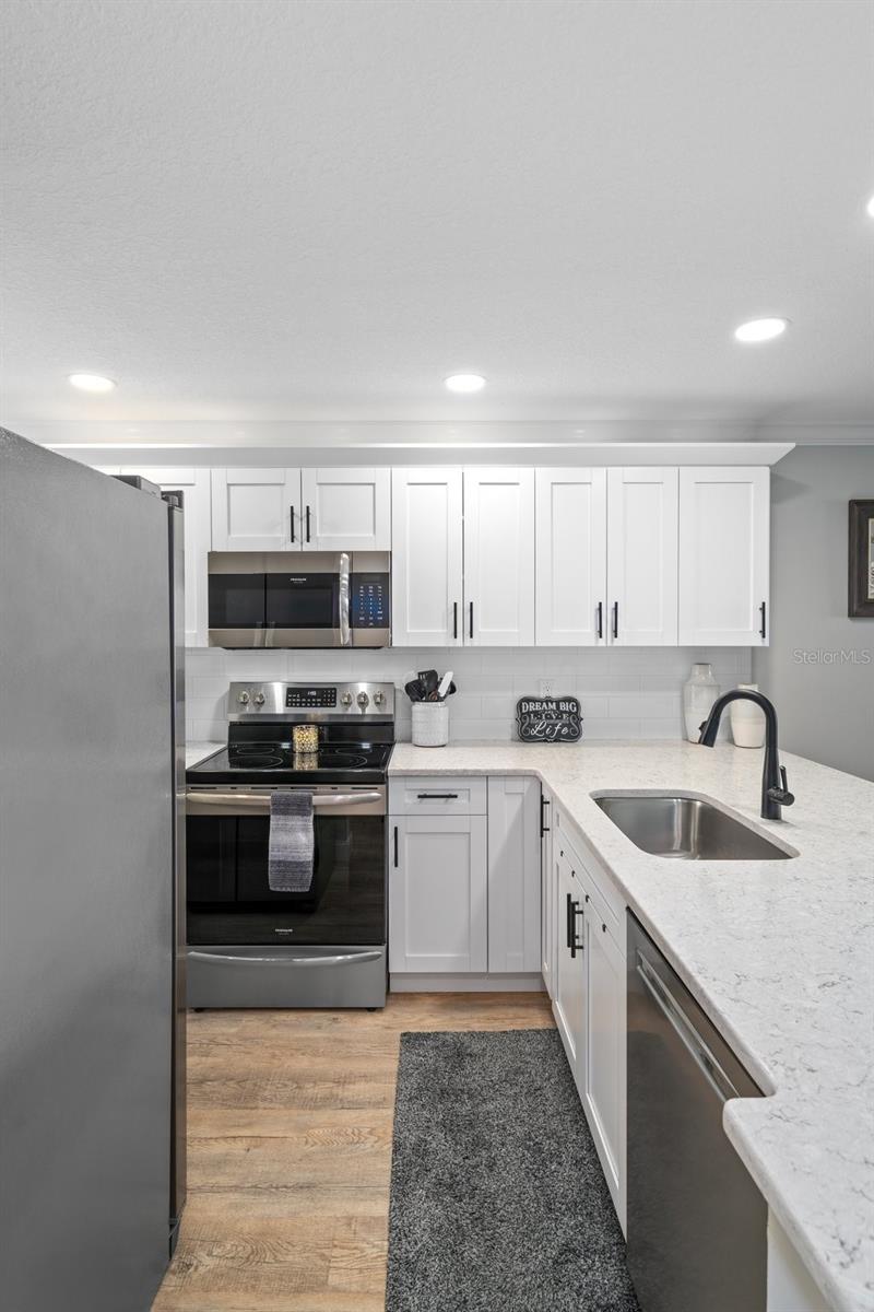 Image 38 of 56 For 8211 Brent Street 843