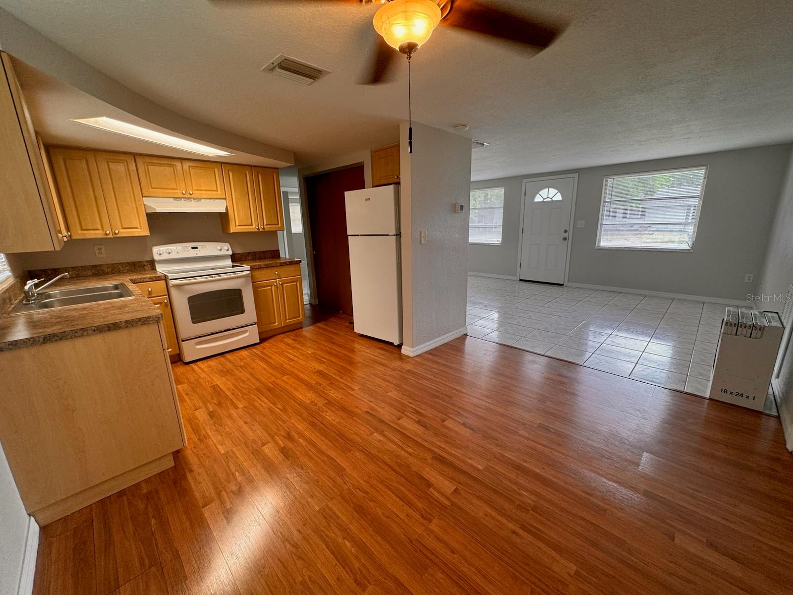 Image 5 of 19 For 10731 Premier Avenue