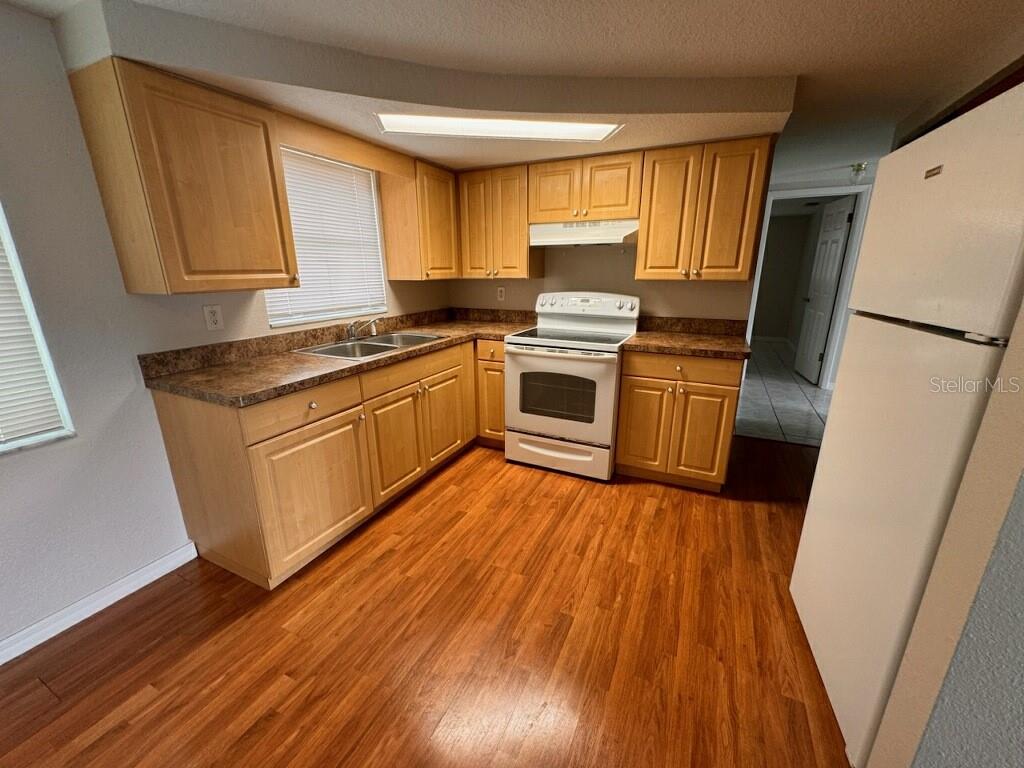 Image 6 of 19 For 10731 Premier Avenue