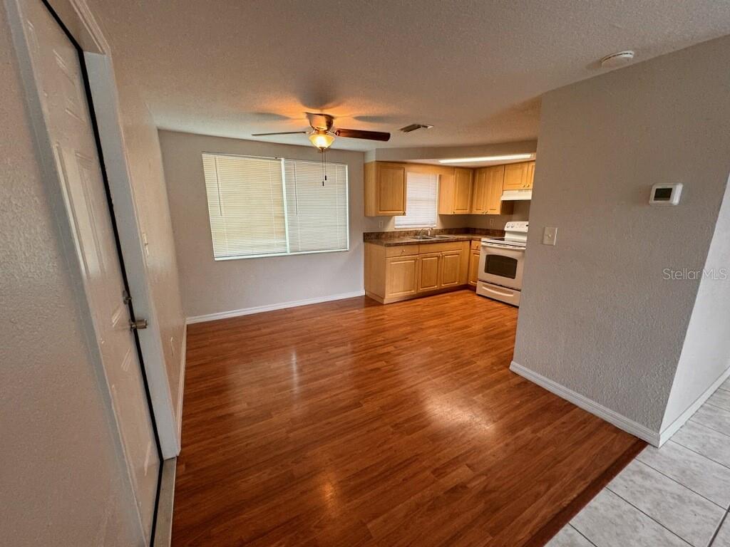 Image 8 of 19 For 10731 Premier Avenue