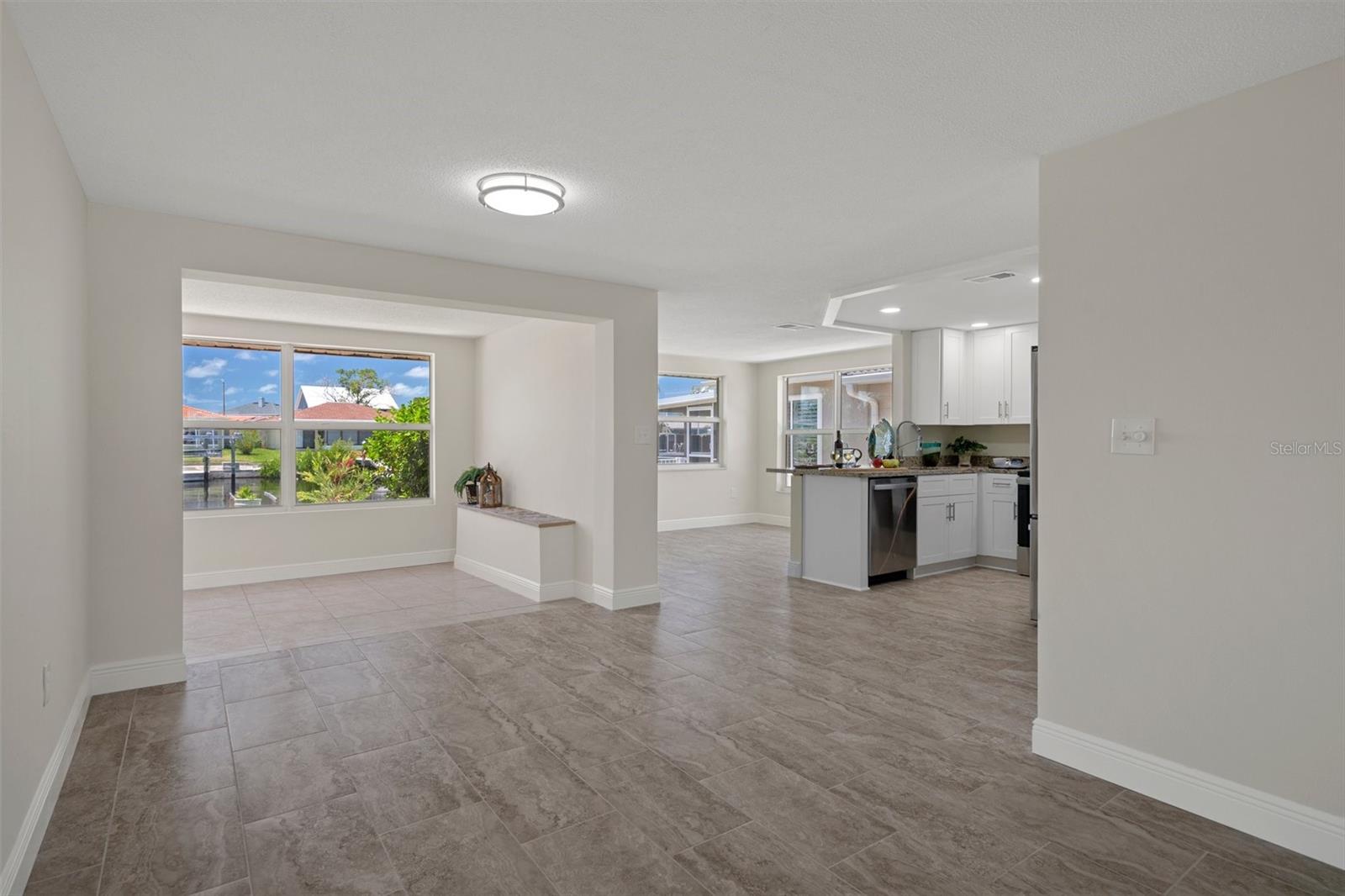 Listing photo id 9 for 4937 Dory Drive